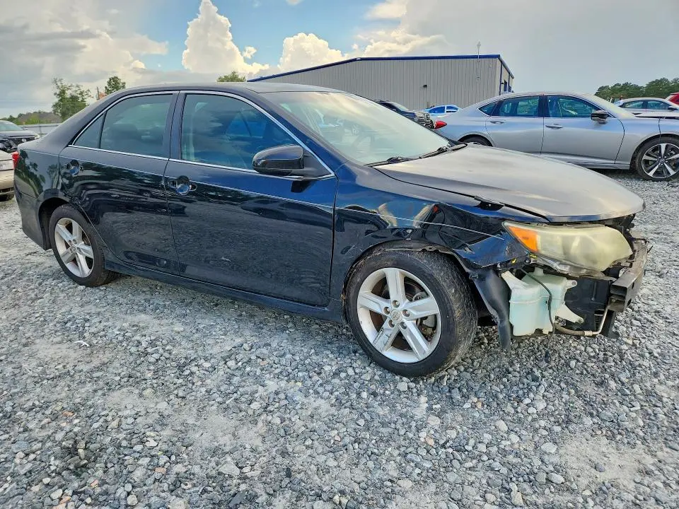 2013 TOYOTA CAMRY SE  