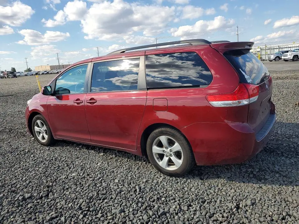 2013 TOYOTA SIENNA LE  