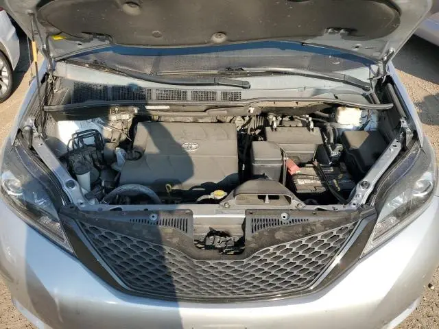 2014 TOYOTA SIENNA LE  