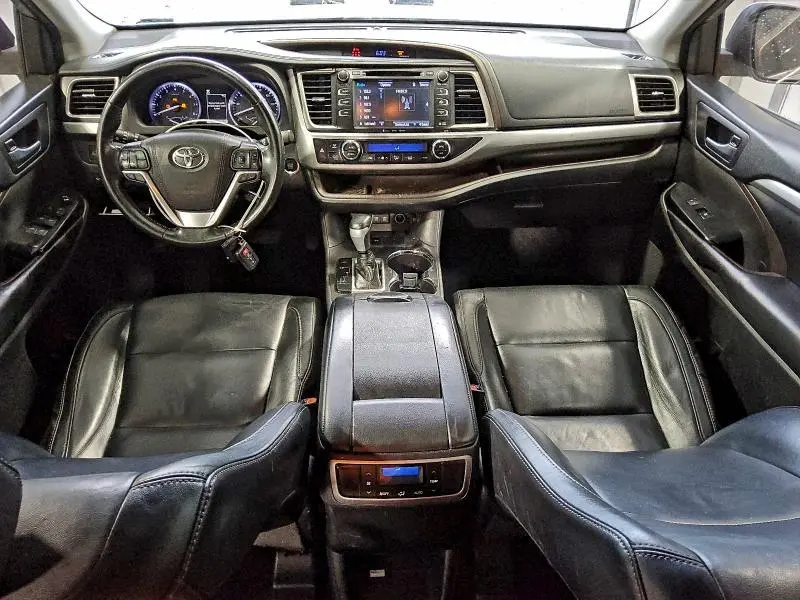 2018 TOYOTA HIGHLANDER SE  