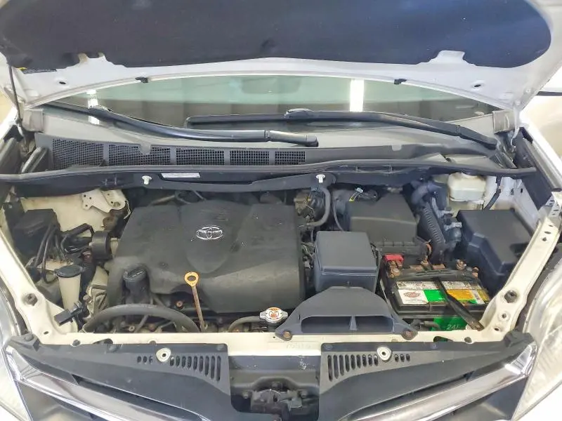 2018 TOYOTA SIENNA LE  