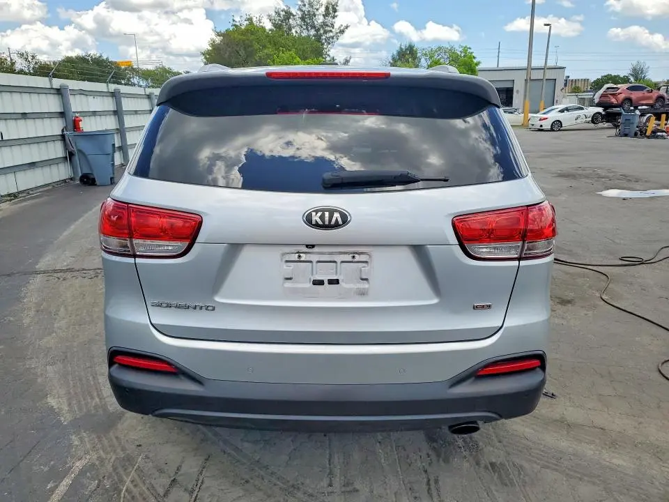 2017 KIA SORENTO LX  