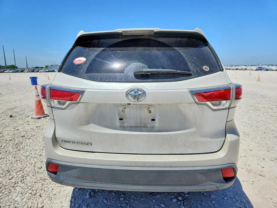 2016 TOYOTA HIGHLANDER LE  