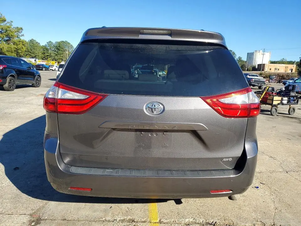 2015 TOYOTA SIENNA XLE  