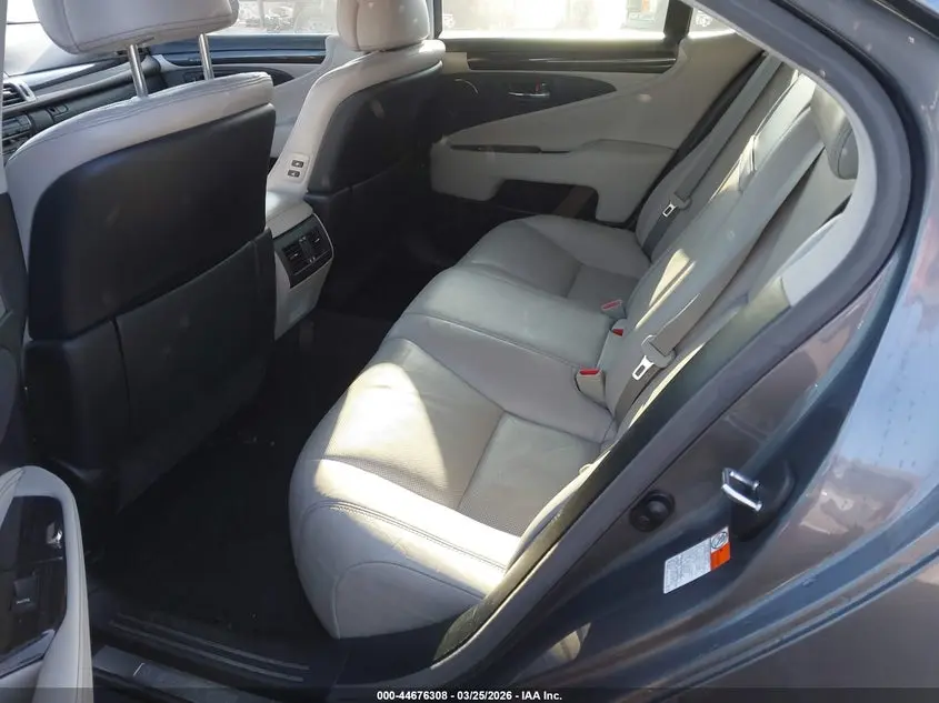 2016 LEXUS LS 460  