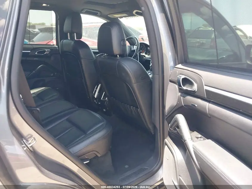 2013 PORSCHE CAYENNE  