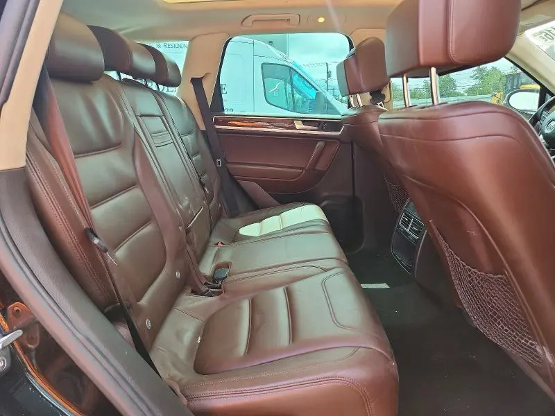 2011 VOLKSWAGEN TOUAREG V6  