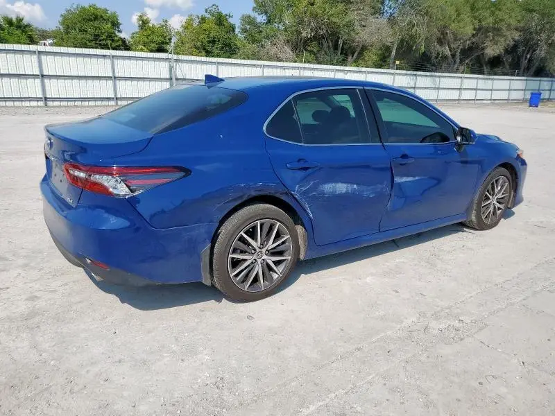 2024 TOYOTA CAMRY XLE  