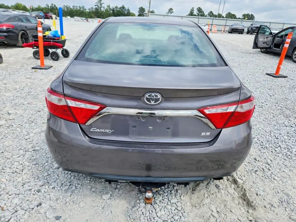 2015 TOYOTA CAMRY SE  