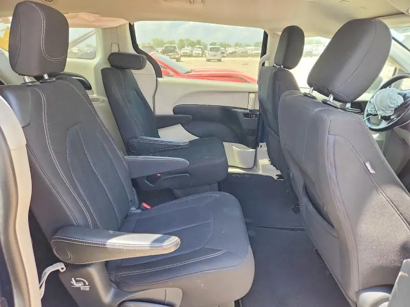 2020 CHRYSLER VOYAGER LX  
