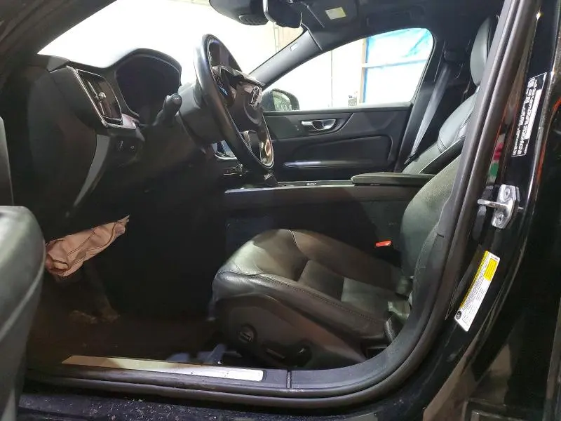 2020 VOLVO S60 T6 MOMENTUM  
