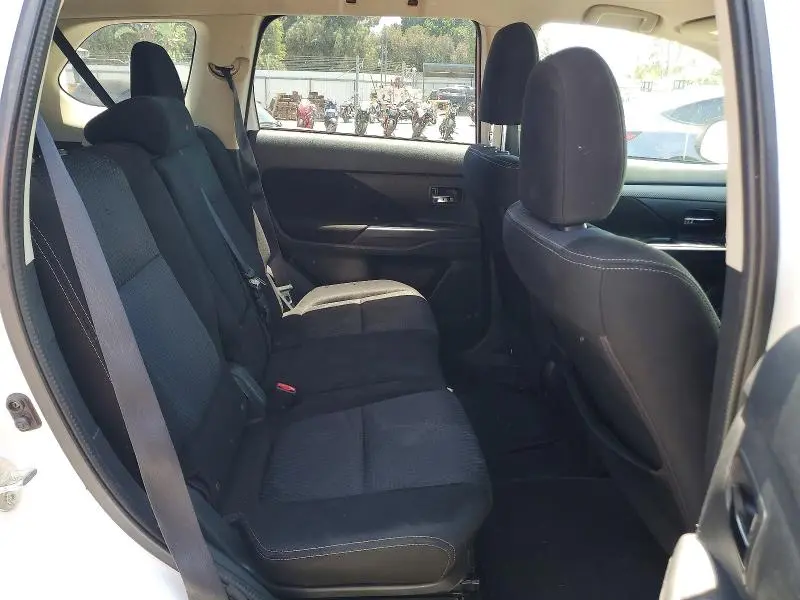 2016 MITSUBISHI OUTLANDER SE  