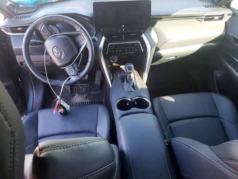 2024 TOYOTA VENZA XLE  