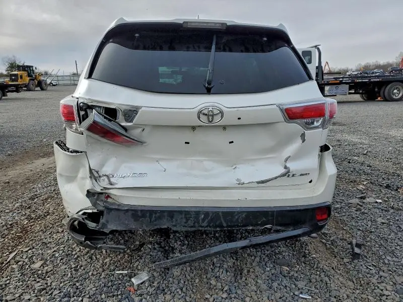 2015 TOYOTA HIGHLANDER LE  