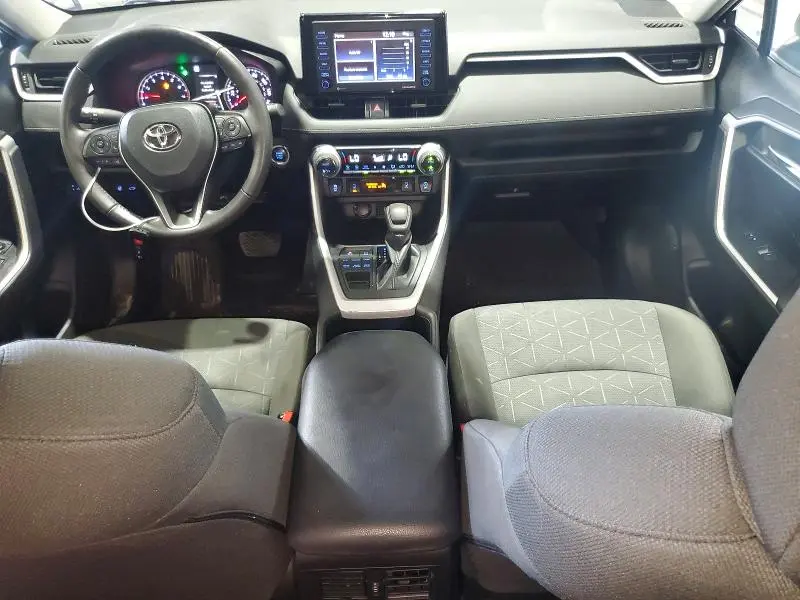 2022 TOYOTA RAV4 XLE  