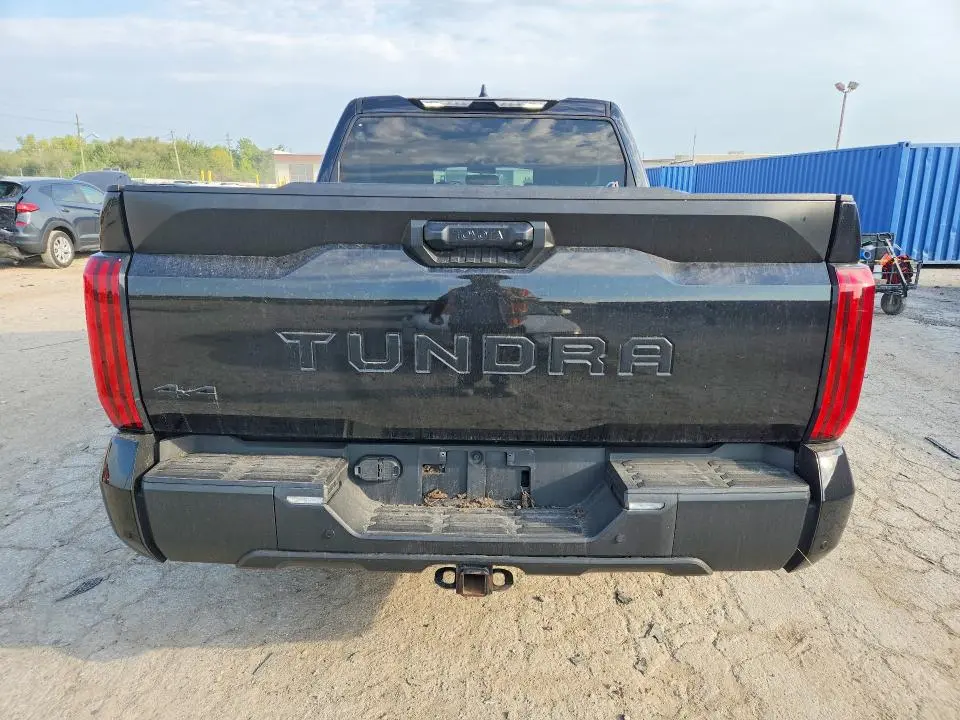2022 TOYOTA TUNDRA SR5  