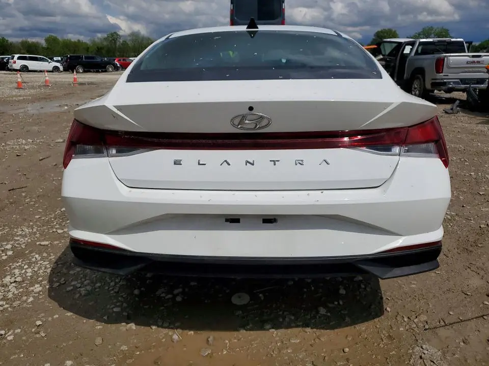 2023 HYUNDAI ELANTRA SE  