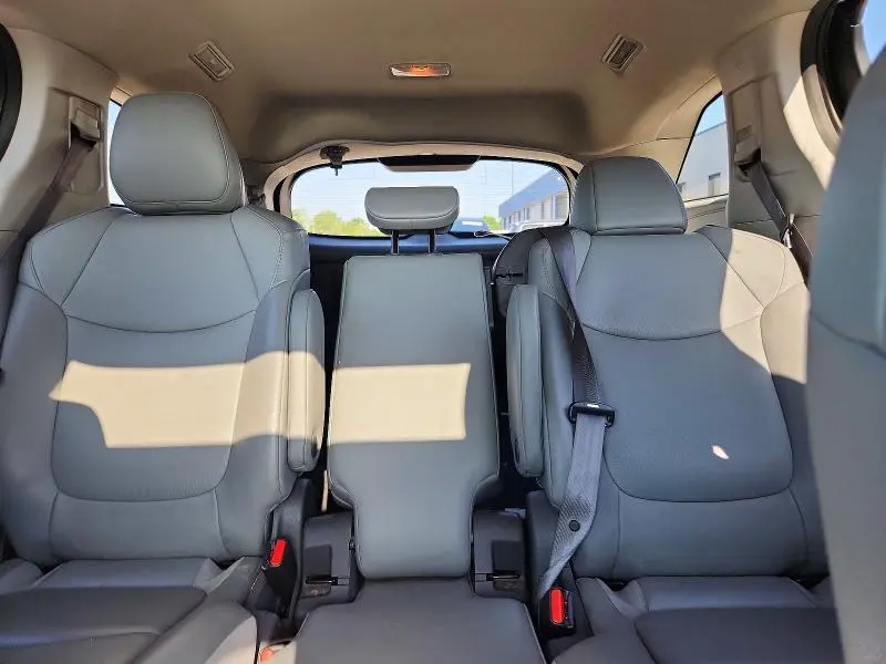 2021 TOYOTA SIENNA XLE  