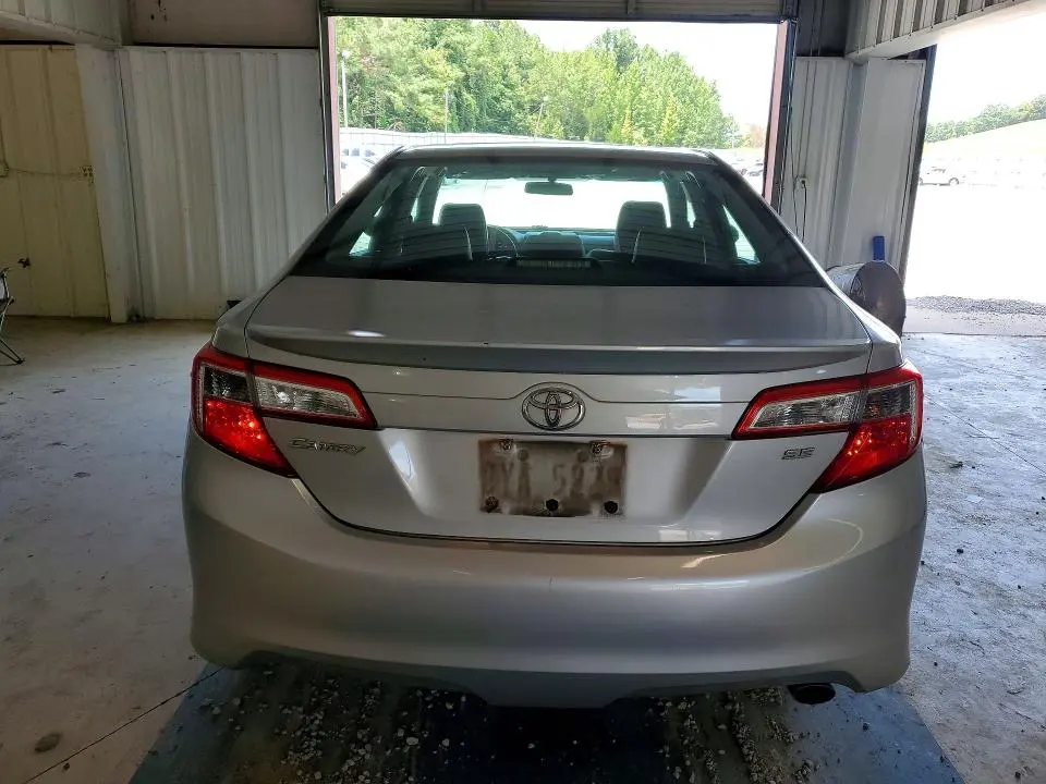 2014 TOYOTA CAMRY SE  