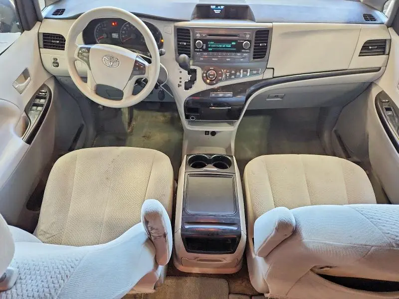 2014 TOYOTA SIENNA LE  