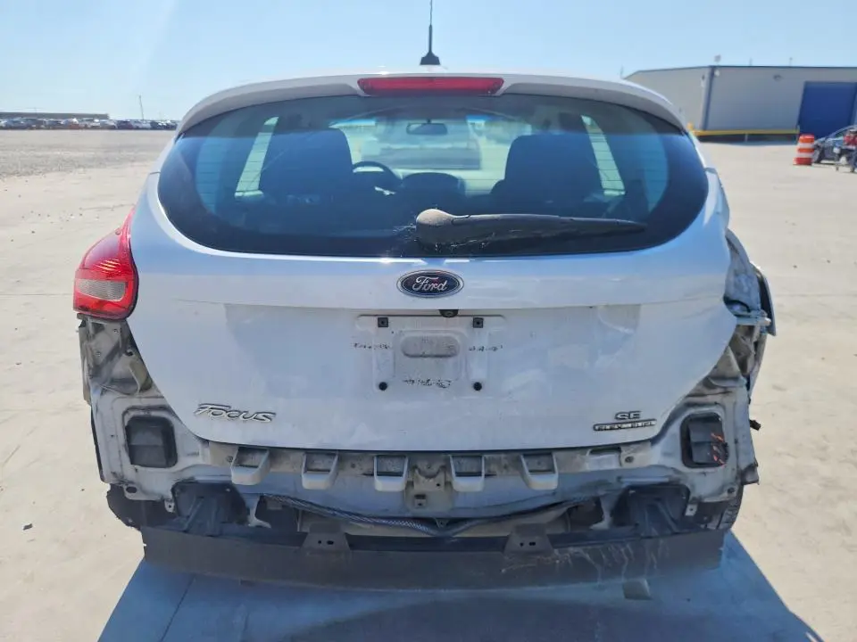 2016 FORD FOCUS SE  