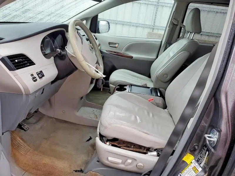 2011 TOYOTA SIENNA XLE 8-PASSENGER  