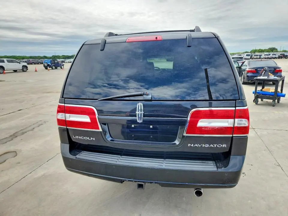 2011 LINCOLN NAVIGATOR L  