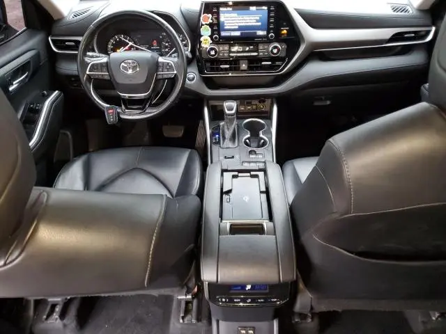 2020 TOYOTA HIGHLANDER XLE  