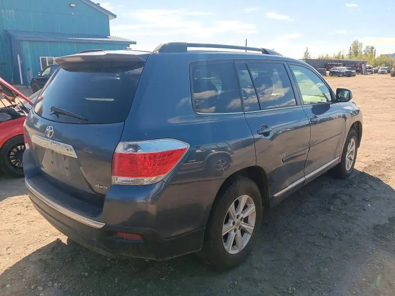 2011 TOYOTA HIGHLANDER SE  