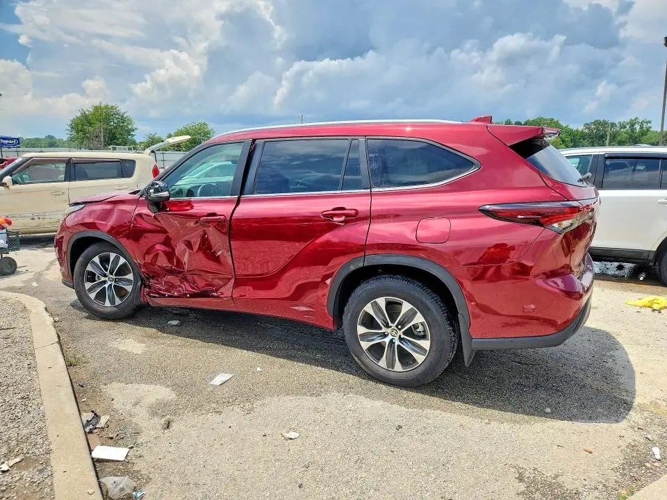 2025 TOYOTA HIGHLANDER XLE  