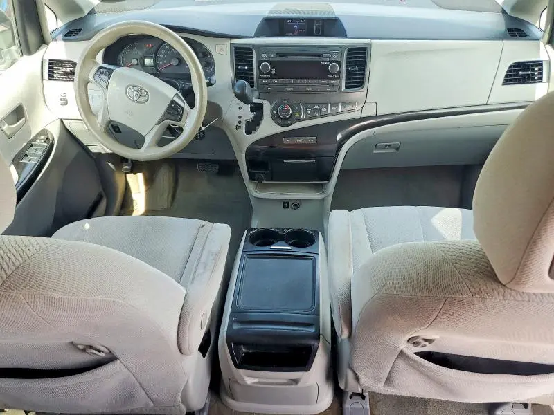 2014 TOYOTA SIENNA LE  