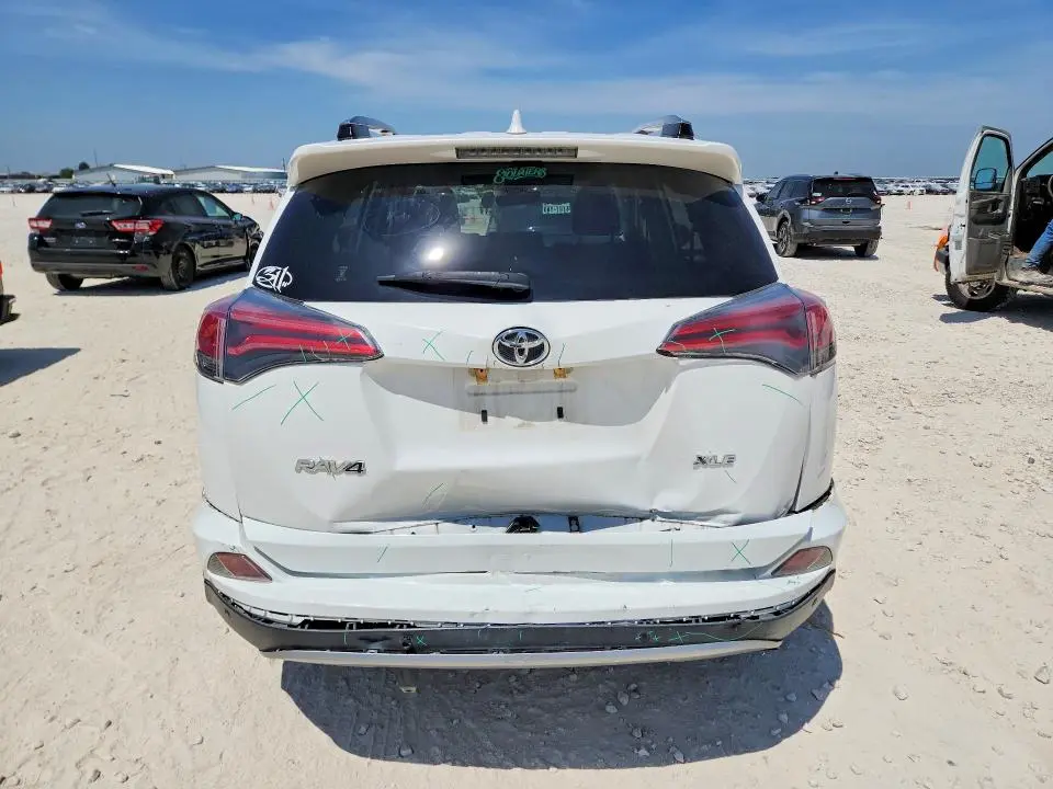 2018 TOYOTA RAV4 XLE  