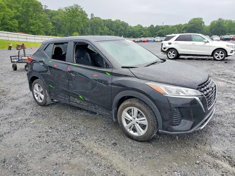 2024 NISSAN KICKS S  