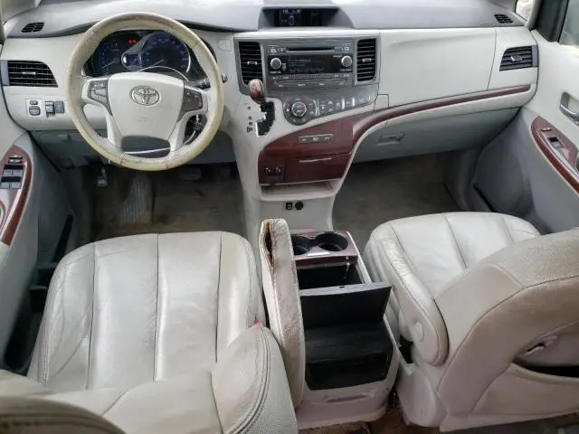 2012 TOYOTA SIENNA XLE  