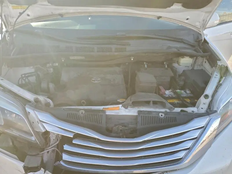 2016 TOYOTA SIENNA XLE  