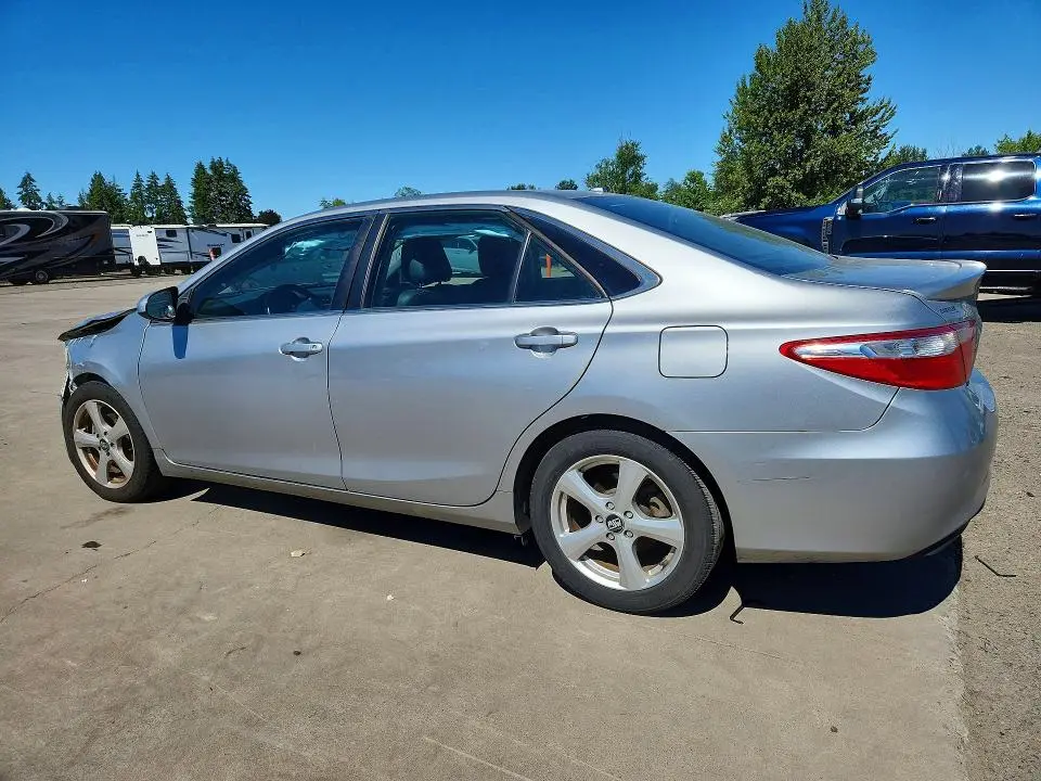 2016 TOYOTA CAMRY SE  