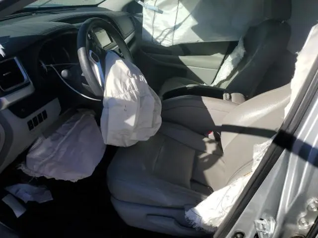 2017 TOYOTA HIGHLANDER LE  