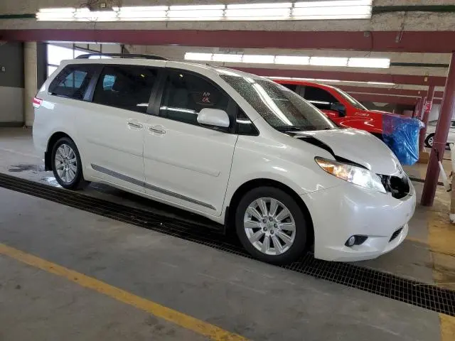 2012 TOYOTA SIENNA XLE  