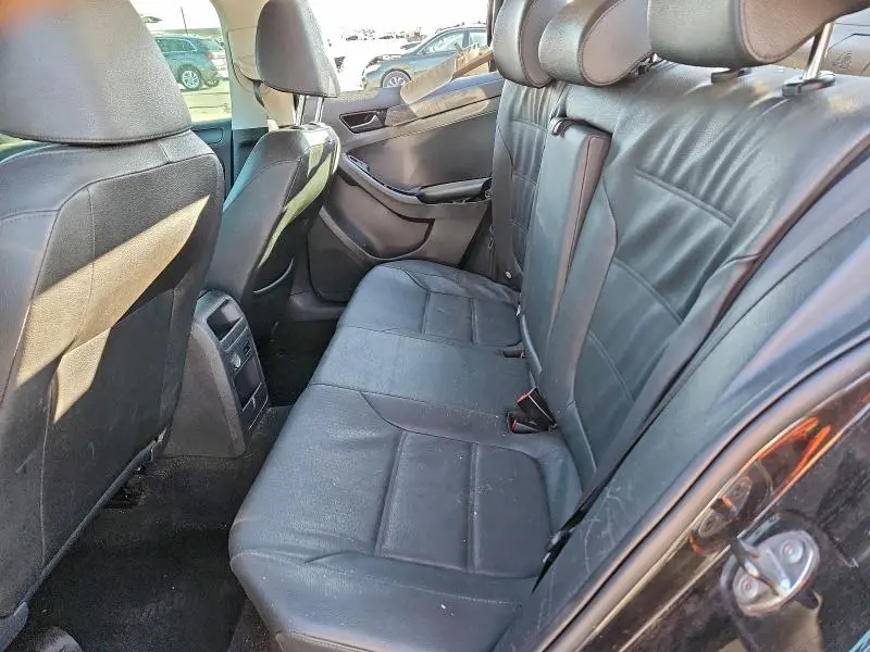 2012 VOLKSWAGEN JETTA SE  