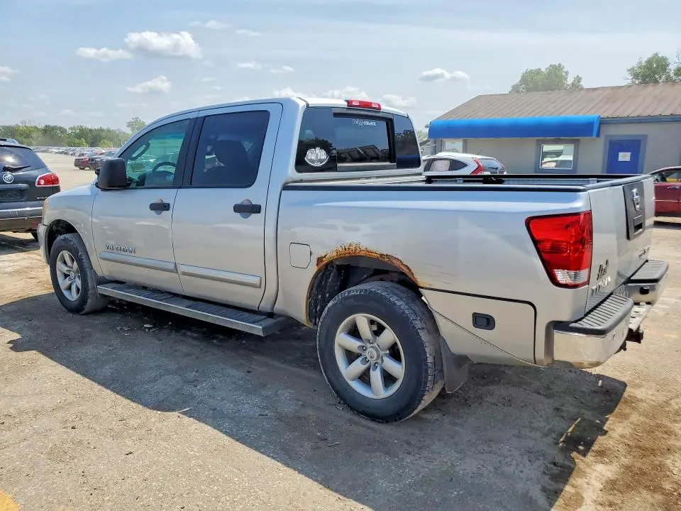 2010 NISSAN TITAN SE  