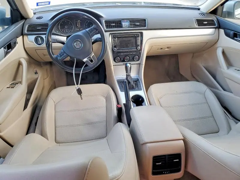 2013 VOLKSWAGEN PASSAT SE  