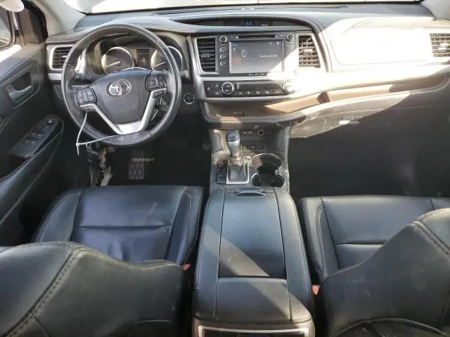 2019 TOYOTA HIGHLANDER SE  