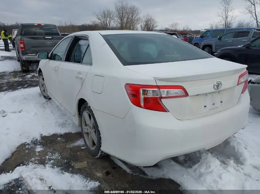 2014 TOYOTA CAMRY SE