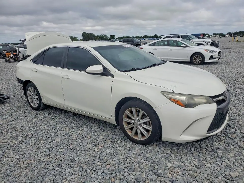 2015 TOYOTA CAMRY SE  