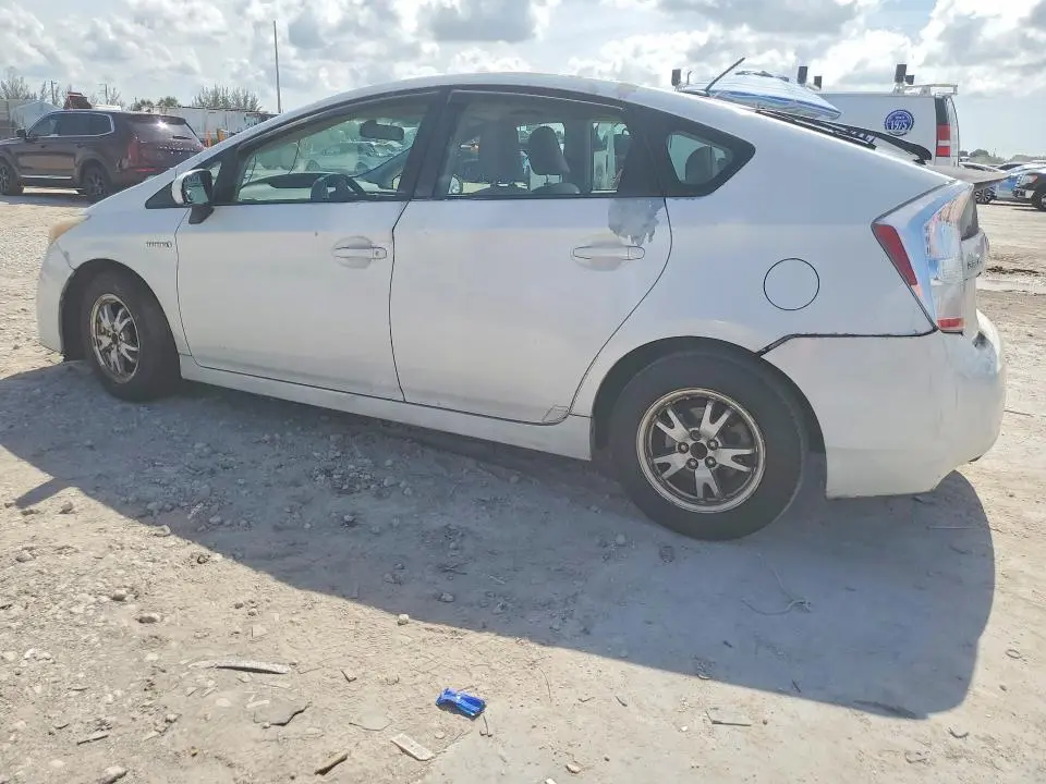 2010 TOYOTA PRIUS III  