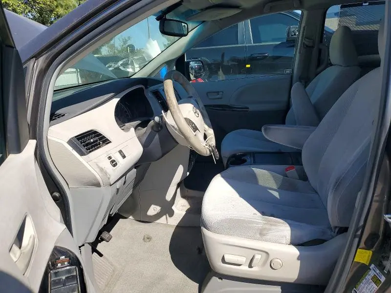 2012 TOYOTA SIENNA LE 8-PASSENGER  