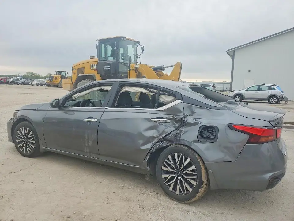 2023 NISSAN ALTIMA SV  