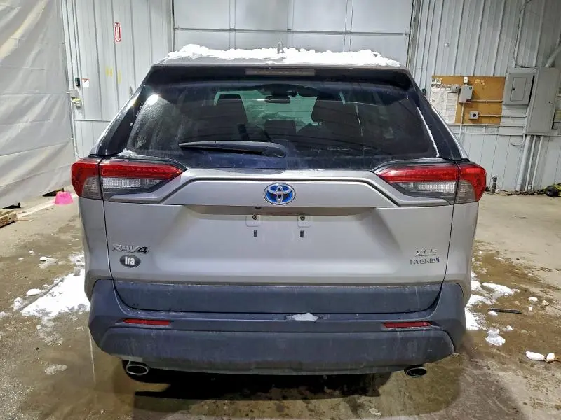 2020 TOYOTA RAV4 XLE  