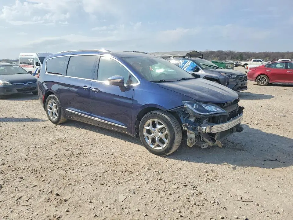 2017 CHRYSLER PACIFICA LIMITED  