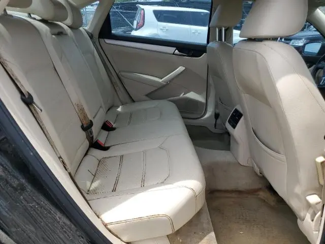 2013 VOLKSWAGEN PASSAT SE  